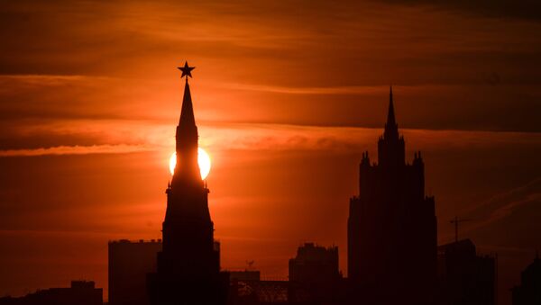 Moskova'da Kremlin kulelerinden biri. - Sputnik Türkiye