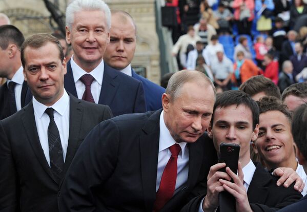 Rusya Devlet Başkanı Vladimir Putin, Moskova'nın kuruluşunun 869'uncu yıl dönümü vesilesiyle düzenlenen Şehir Günü etkinliklerine katıldı. - Sputnik Türkiye