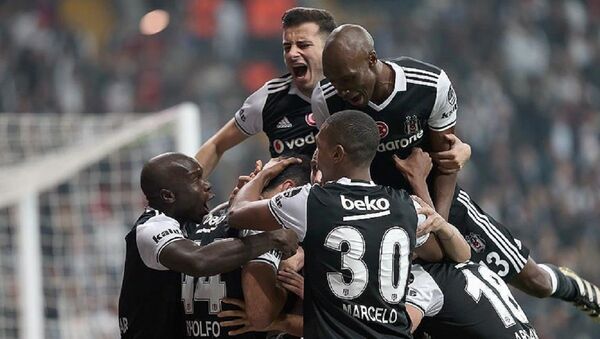Beşiktaş, Trabzonspor'u 2-1 yenerek zirve takibini sürdürdü - Sputnik Türkiye