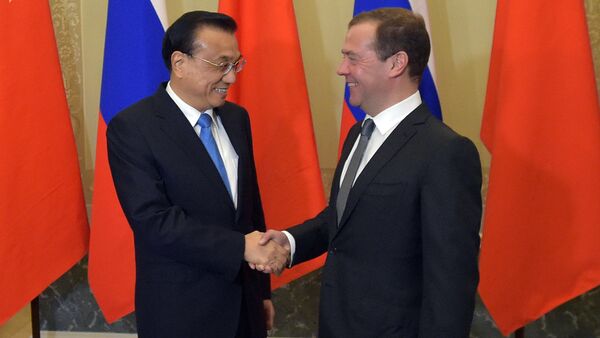 Rusya Başbakanı Dmitriy Medvedev ve Çinli mevkidaşı Li Kıçiang - Sputnik Türkiye