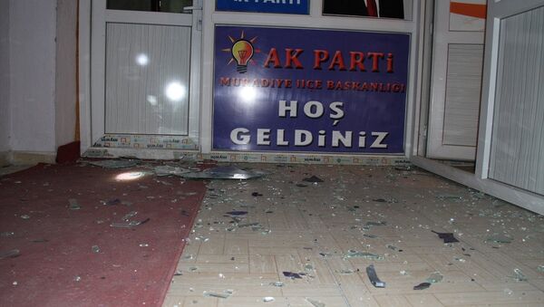 AK Parti Muradiye İlçe Başkanlığı'na saldırı - Sputnik Türkiye