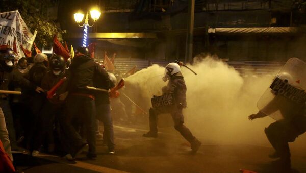 Yunan polisinden Obama’yı protesto eden Atinalılara müdahale - Sputnik Türkiye