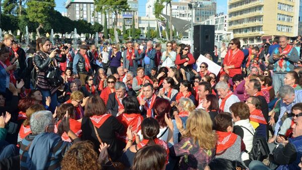 Antalya'da cinsel istismar önergesi protestosu - Sputnik Türkiye