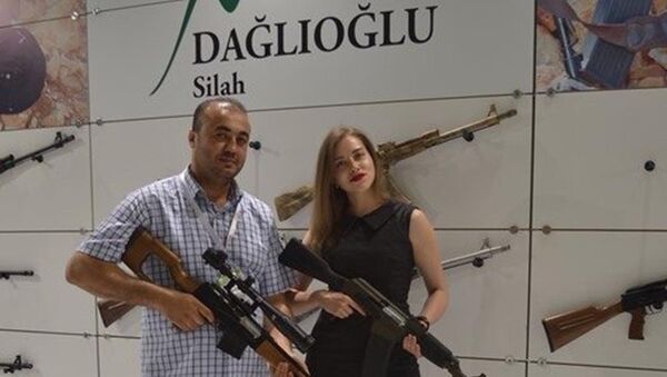 Şanlıurfa'da av tüfeği üretimi yapan bir firma, Türkiye'de ilk defa ürettikleri Kalaşnikof 4140 çelik kasa yivsiz av tüfeği modeliyle dünya pazarına açıldı. - Sputnik Türkiye