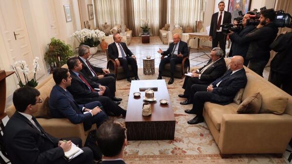Dışişleri Bakanı Mevlüt Çavuşoğlu, çalışma ziyareti kapsamında geldiği Lübnan'da Başbakan Temmam Selam tarafından kabul edildi. - Sputnik Türkiye