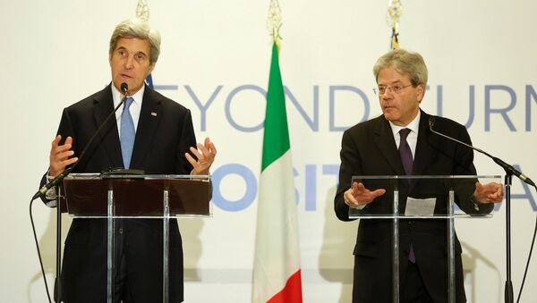 ABD Dışişleri Bakanı John Kerry ve İtalyan mevkidaşı Paolo Gentiloni - Sputnik Türkiye