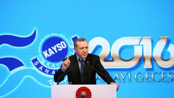 Cumhurbaşkanı Recep Tayyip Erdoğan, Kayseri Sanayi Odası'nın Ödül Töreni'nde bir kez daha kürsüye çıktı - Sputnik Türkiye