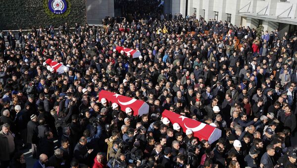 Beşiktaş saldırısında yaşamını yitiren polislerin cenaze töreni - Sputnik Türkiye