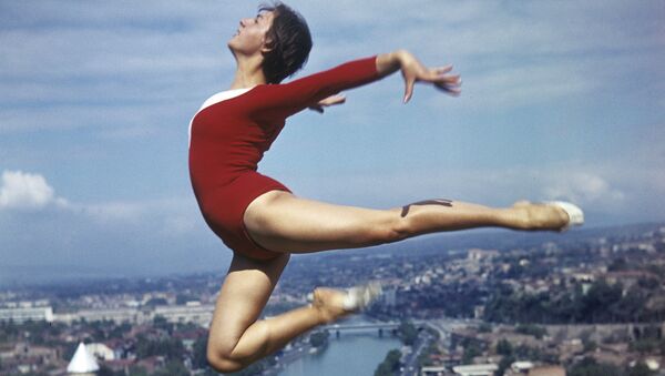 Gürcistan’ın başkenti Tiflis’te bir cimnastikçi (1974) - Sputnik Türkiye