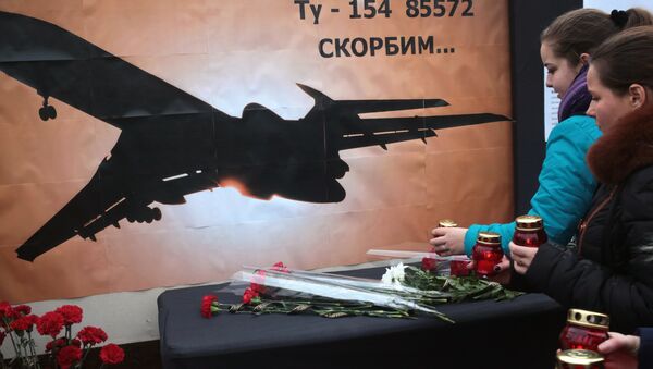 Kırım'ın Simferopol kentindekiler düşen Tu-154 uçağında ölenleri andı - Sputnik Türkiye