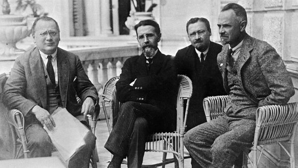 Sovyet diplomalar M.Litvinov,V.Vorovskoy,S.Pilyavskiy,L.Krasin. - Sputnik Türkiye