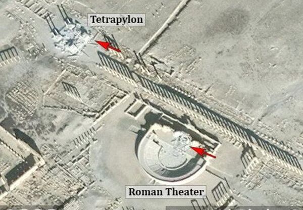 IŞİD'in tahribatından sonra Palmira Antik kentindeki tiyatro ve sütunlar. - Sputnik Türkiye