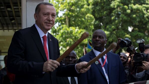 Cumhurbaşkanı Recep Tayyip Erdoğan, geleneksel Tazmanya davulu çaldı - Sputnik Türkiye