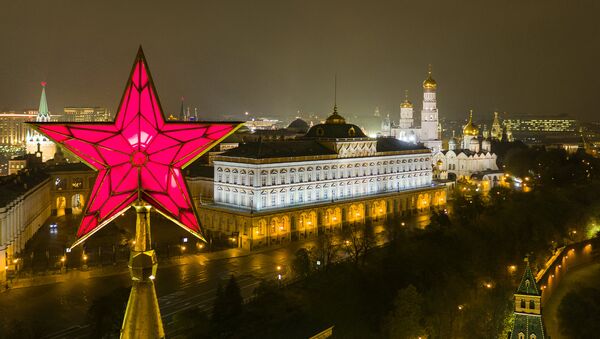 Kremlin'de, Vodovzvodnaya Kulesi'ndeki yıldız. - Sputnik Türkiye