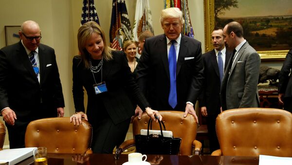 Donald Trump ve General Motors'un CEO'su Mary Barra - Sputnik Türkiye
