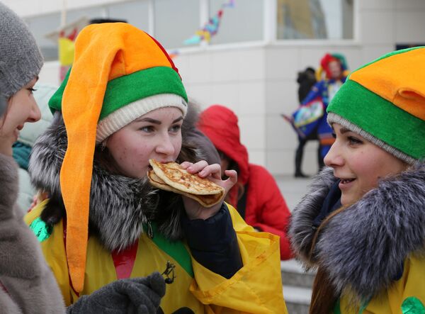 Maslenitsa’nın en öne çıkan unsurlarından biri krepler. Festivalde Moskovalılar 120 çeşit krep tadabilecek. - Sputnik Türkiye