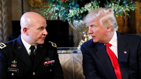 ABD Ulusal Güvenlik Danışmanı McMaster ve ABD Başkanı Trump - Sputnik Türkiye