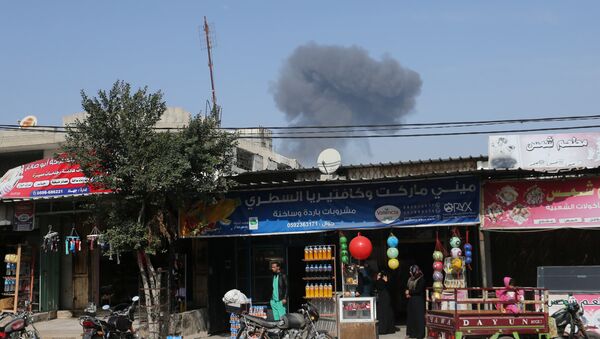 Gazze'de İsrail hava saldırısının ardından yükselen dumanlar - Sputnik Türkiye