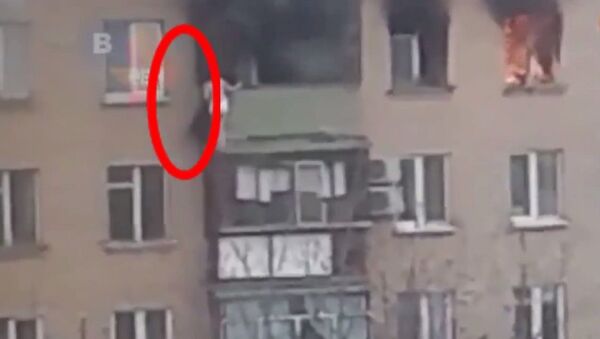 Moskova’da bir kadının 8.kattan yere düşmesi kameraya yansıdı - VİDEO - Sputnik Türkiye