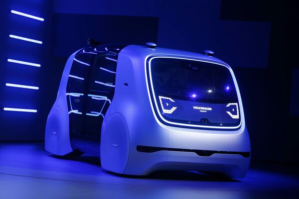 Volkswagen, ilk kendi kendini yöneten 4 kişilik konsept arabası Sedric’i (self-driving car) tanıttı. - Sputnik Türkiye