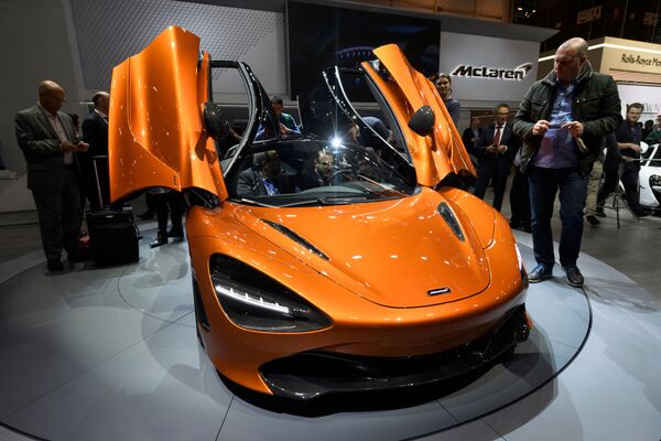 McLaren 720S otomobili, Super serisi spor arabalarının ikinci nesli. Selefine (650S) göre çok daha hafif olan bu araba geliştirilmiş aerodinamik performansa sahip. - Sputnik Türkiye
