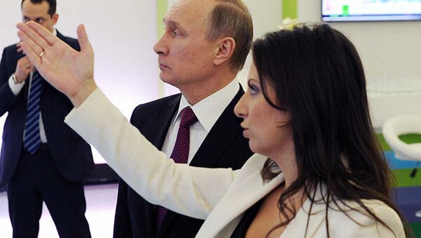 Rusya Devlet Başkanı Vladimir Putin ile Sputnik ve Russia Today Genel Yayın Yönetmeni Margarita Simonyan’ - Sputnik Türkiye