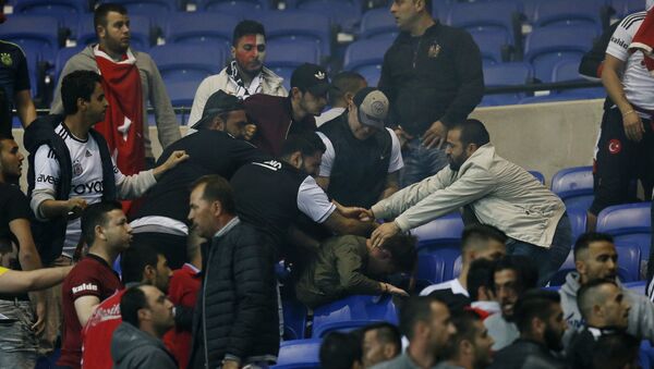 Lyon-Beşiktaş maçında taraftarlar arasında olaylar çıktı - Sputnik Türkiye