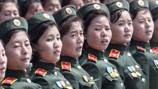 Kuzey Koreli kadın askerler - Sputnik Türkiye