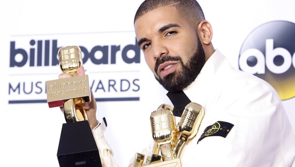 Kanadalı rapçi Drake, 2017 Billboard Müzik Ödülleri’nde 13 ödül birden aldı. - Sputnik Türkiye