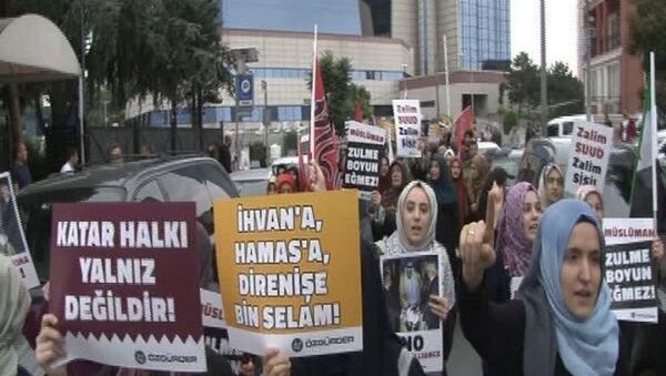 Suudi Arabistan Başkonsolosluğu önünde Katar protestosu - Sputnik Türkiye