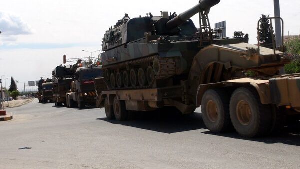 Kilis'in Suriye sınırına 5 tank sevkiyatı - Sputnik Türkiye