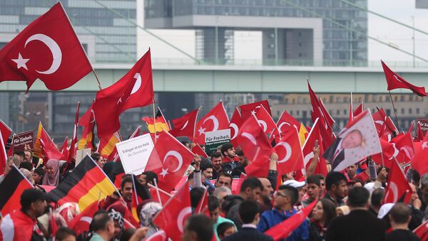 Köln'de Cumhurbaşkanı Erdoğan'a destek gösterisi - Sputnik Türkiye