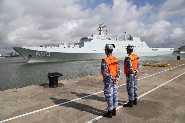 Pekinli yetkililer üssü resmi olarak 'lojistik tesis' olarak adlandırsa da, burası Çin'in yurtdışındaki ilk askeri üssü olma özelliği taşıyor.  İnşasına geçen yıl başlanan üssün özellikle Yemen ve Somali'deki barış koruma ve insani görevlerde yer alan donanma gemilerinin yeniden ikmalinde kullanılacağı belirtiliyor. Cibuti'de Çin'in yanısıra ABD, Japonya ve Fransa'ya ait askeri üsler de bulunuyor. - Sputnik Türkiye