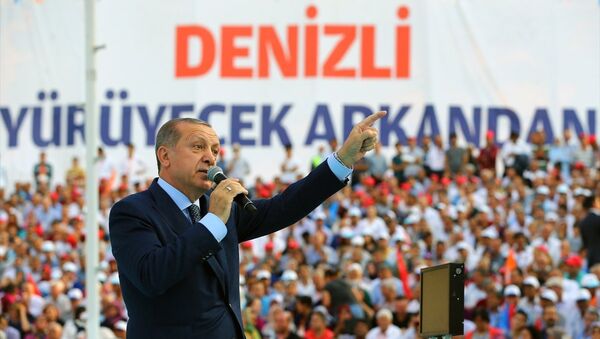 Cumhurbaşkanı ve AK Parti Genel Başkanı Recep Tayyip Erdoğan, partisinin Denizli İl Başkanlığı Genişletilmiş İl Danışma Meclisi Toplantısı'na katıldı. - Sputnik Türkiye