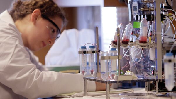 A researcher works near a blood test machine - Sputnik Türkiye