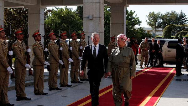 Irak Kürt Bölgesel Yönetimi Başkanı Mesud Barzani ve ABD Savunma Bakanı James Mattis - Sputnik Türkiye