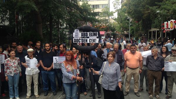 ABD Büyükelçiliği önünde siyah çelenkli protestoya polis müdahalesi - Sputnik Türkiye