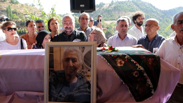 Aysel Tuğluk, annesinin cenazesine katılamadı - Sputnik Türkiye