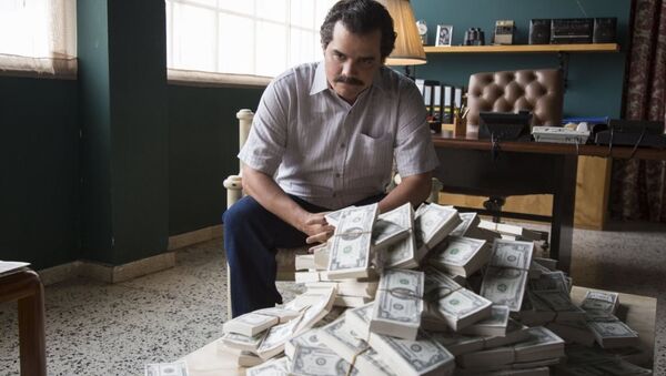 Kolombiyalı uyuşturucu kaçakçısı Pablo Escobar'ı konu alan Narcos dizisi - Sputnik Türkiye