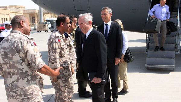 ABD Savunma Bakanı Jim Mattis ve NATO Genel Sekreteri Jens Stoltenberg Katar'da - Sputnik Türkiye
