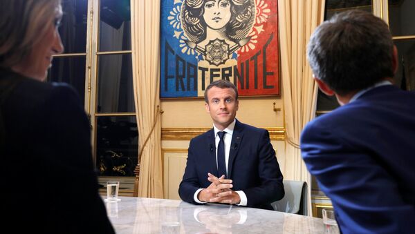 Fransa Cumhurbaşkanı Macron televizyon programında - Sputnik Türkiye