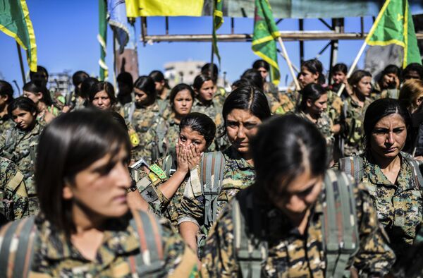 IŞİD'den geri alınan Rakka'da DSG'li kadın savaşçılar - Sputnik Türkiye