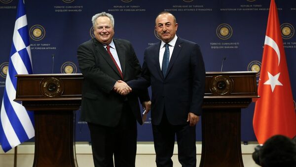 Dışişleri Bakanı Mevlüt Çavuşoğlu ve Yunanistan Dışişleri Bakanı Nikos Kocias - Sputnik Türkiye