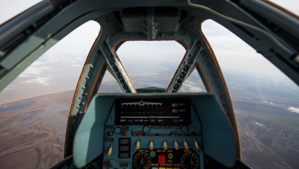 Su-25 taarruz uçakları pilotlarının  uçuş eğitimi - Sputnik Türkiye