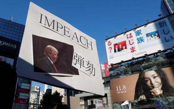 Bu arada Tokyo'da Trump'ın ziyaretini protesto eden gösteriler de yapıldı. - Sputnik Türkiye