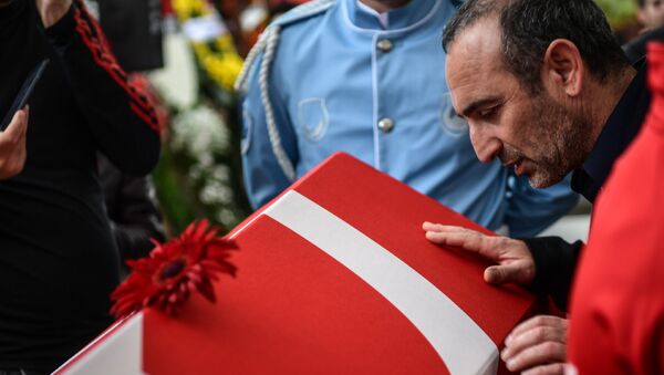 En büyük rakibi Yunan halterci Leonidis, Süleymanoğlu'nun cenazesinde - Sputnik Türkiye