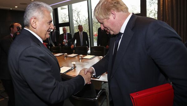 Başbakan Binali Yıldırım, İngiltere Dışişleri Bakanı Boris Johnson'u kabul etti - Sputnik Türkiye