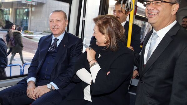 Cumhurbaşkanı Erdoğan yerli otobüsle yolculuk yaptı - Sputnik Türkiye