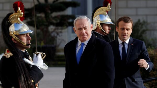 İsrail Başbakanı Benyamin Netanyahu ile Fransa Cumhurbaşkanı Emmanuel Macron - Sputnik Türkiye