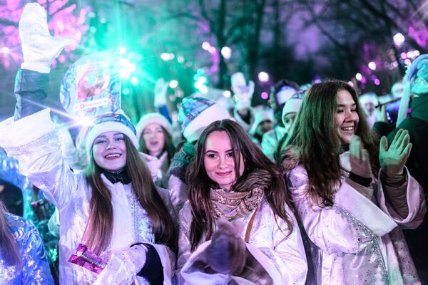 Moskova’daki Kar kızları yürüyüşünden bir kare - Sputnik Türkiye